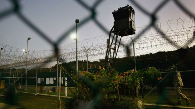 Actualmente hay 37 hombres aún detenidos en Guantánamo, 19 de los cuales han sido aprobados para su transferencia.