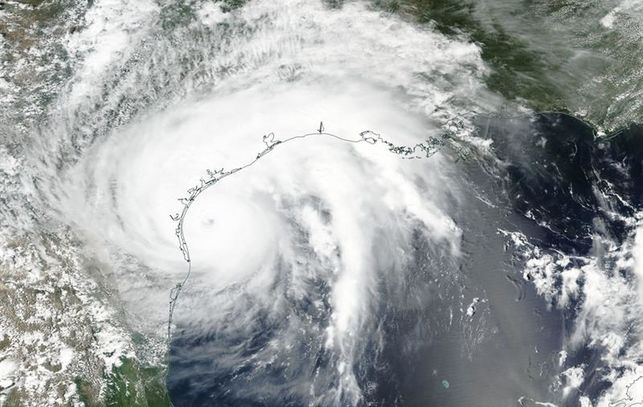 Harvey, de categora 1, se mueve sobre Texas y arroja lluvias torrenciales