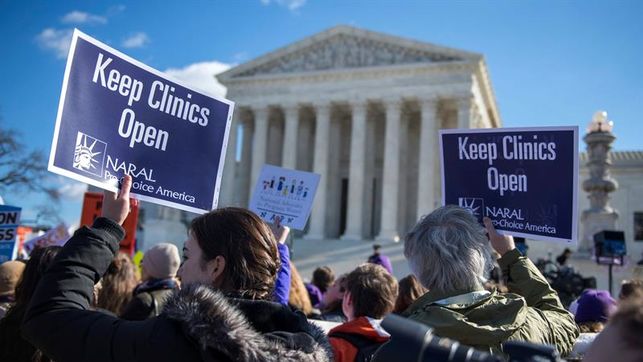 El Supremo de EE.UU. evalúa dividido el caso de aborto más importante en 20 años