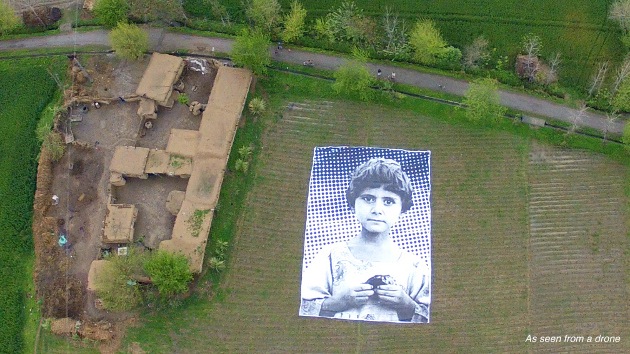 Un retrato gigante recuerda que las vctimas de los drones en Pakistn no son insectos