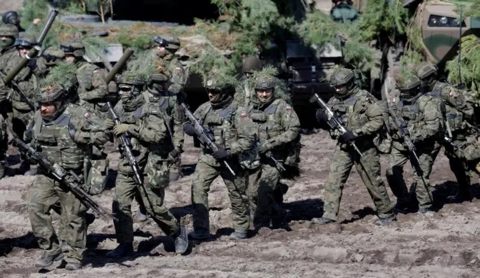 Tropas polacas y estadounidenses participan en un entrenamiento militar conjunto en Nowa Deba